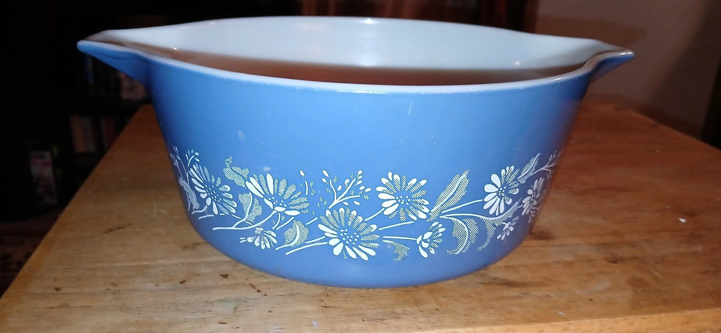 VINTAGE Pyrex Colonial Mist Blue White Daisy rare 475-B 2.5 l #25