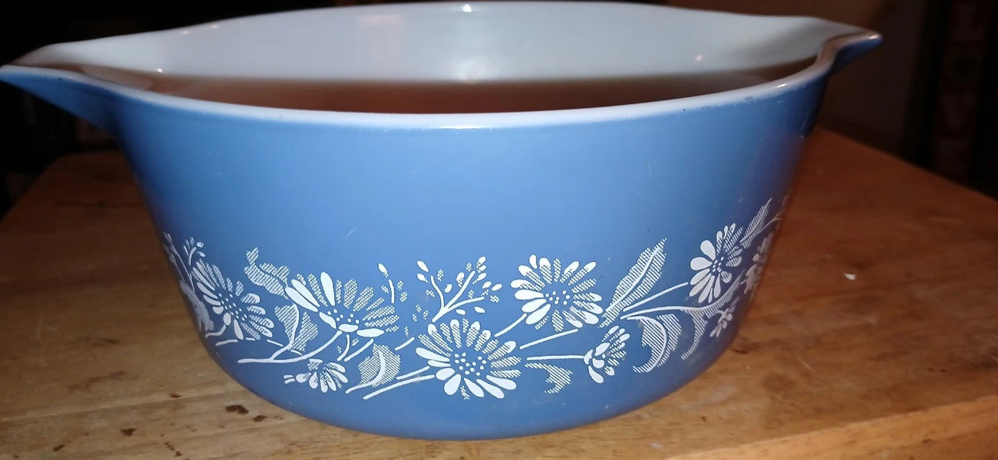 VINTAGE Pyrex Colonial Mist Blue White Daisy rare 475-B 2.5 l #25